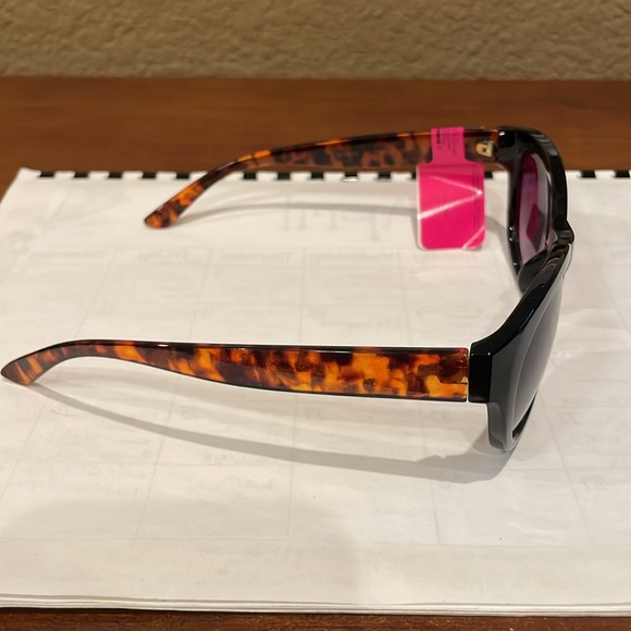 NWT Betsey Johnson Black/Brown Sunglasses - Picture 2 of 5